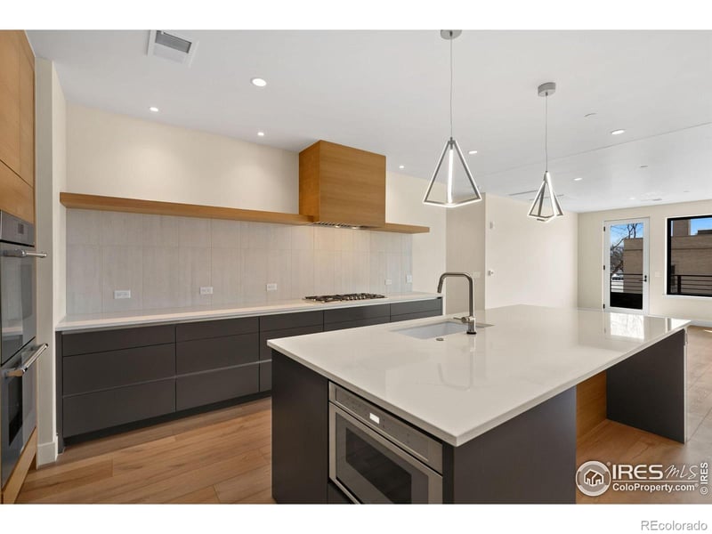 205 E 6th St #200, Loveland, CO 80537