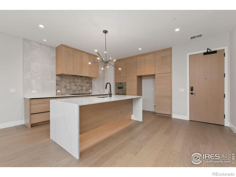 205 E 6th St #302, Loveland, CO 80537