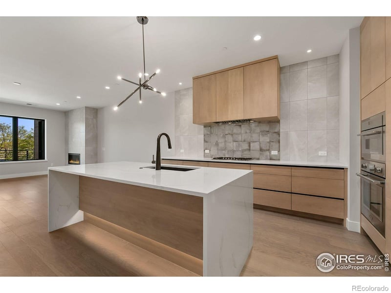 205 E 6th St #302, Loveland, CO 80537