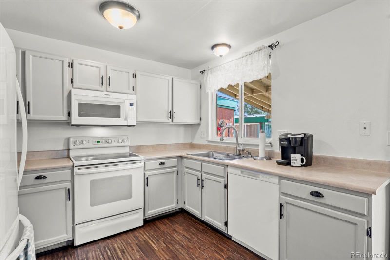 1910 Doherty Rd, Colorado Springs, CO 80916