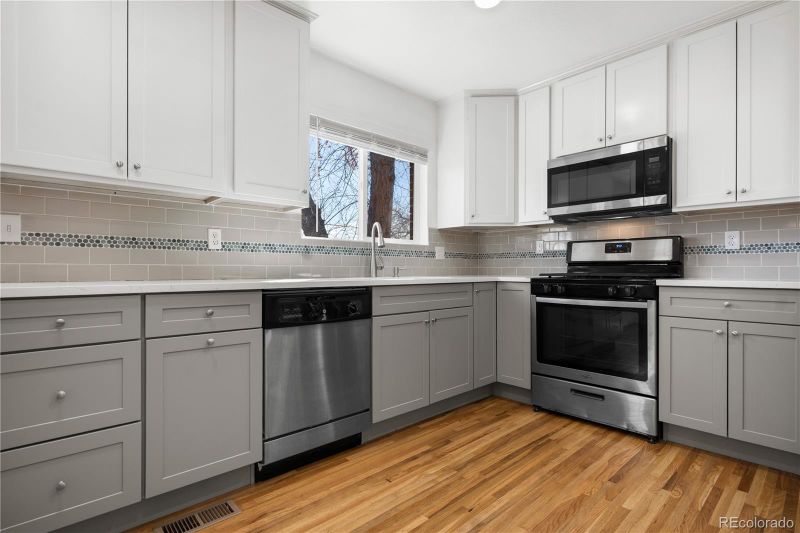 5862 Owens St, Arvada, CO 80004