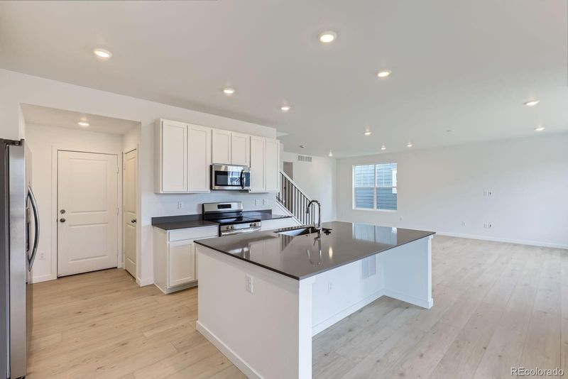 28625 E 6th Pl, Watkins, CO 80137