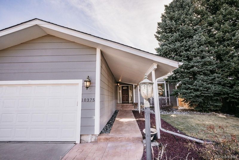 10375 E Weaver Cir, Englewood, CO 80111