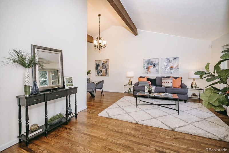 10375 E Weaver Cir, Englewood, CO 80111