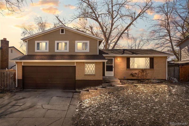9556 W Maplewood Ave, Littleton, CO 80123
