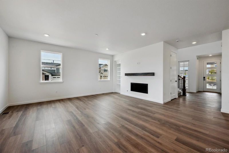 24708 E 40th Ave, Aurora, CO 80019
