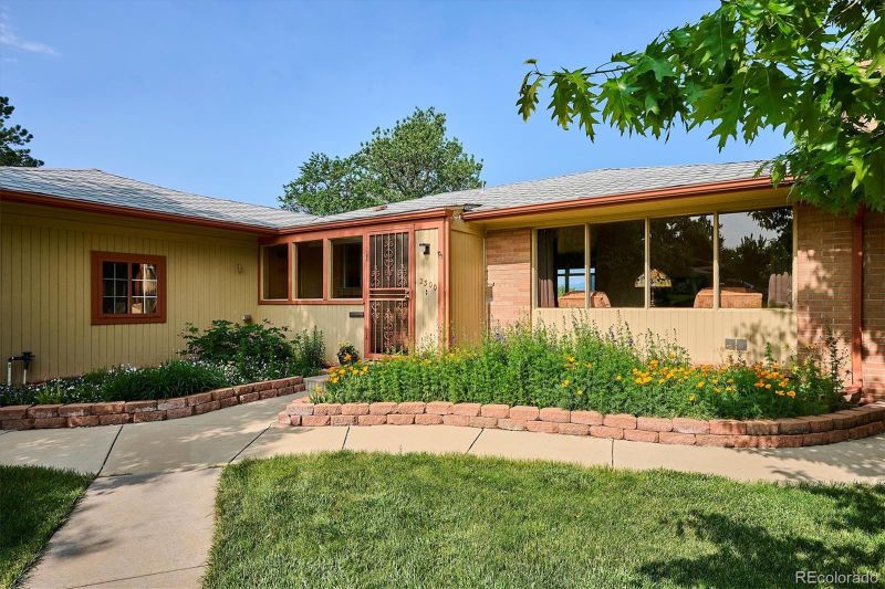 2300 Crabtree Dr, Centennial, CO 80121