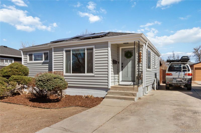 1040 Florence St, Aurora, CO 80010