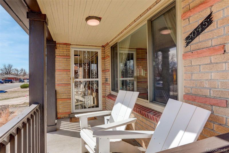 2045 Jamaica St, Aurora, CO 80010