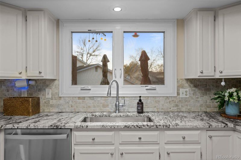 2090 S Gray Dr, Lakewood, CO 80227