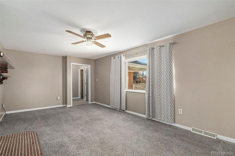 406 Titan Ct, Aurora, CO 80011