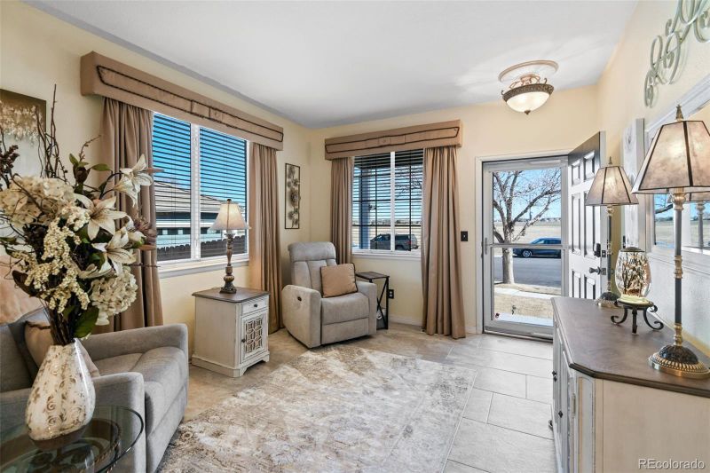 10041 Dillon Cir, Commerce City, CO 80022