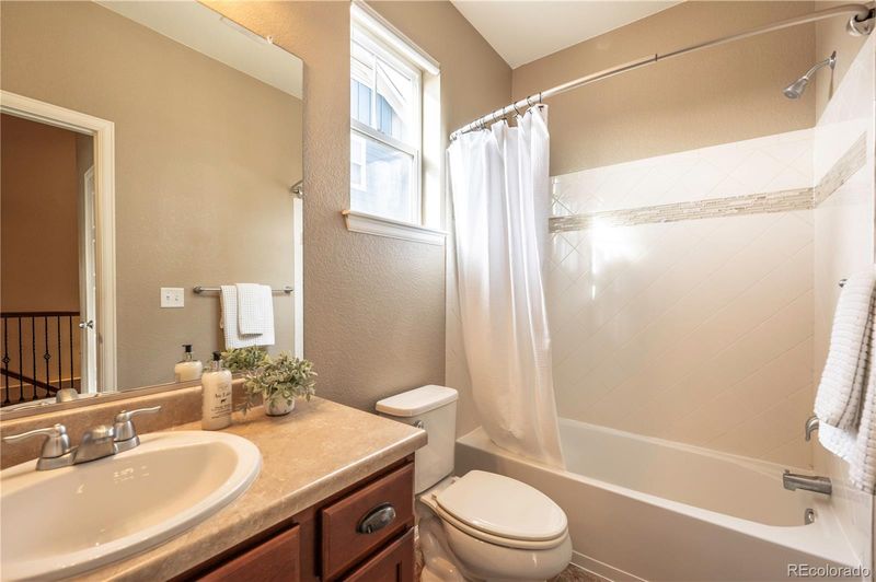 2317 Winding Dr, Longmont, CO 80504