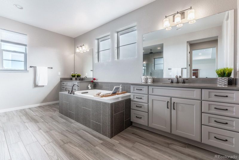 211 Luna Ct, Erie, CO 80516