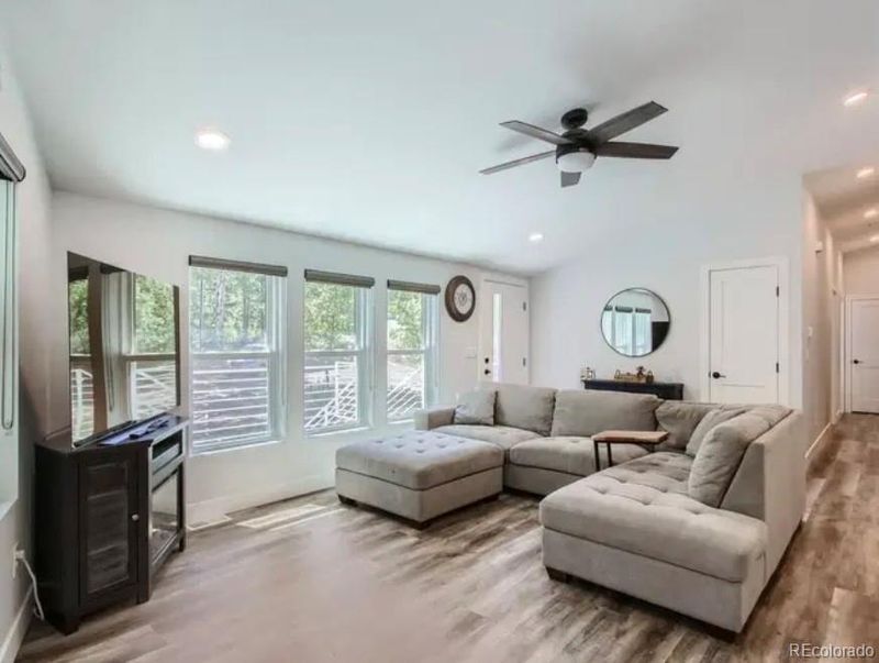 629 Copperdale Ln, Golden, CO 80401