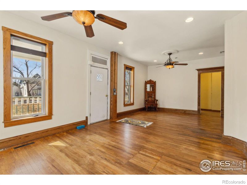611 W 5th St, Loveland, CO 80537