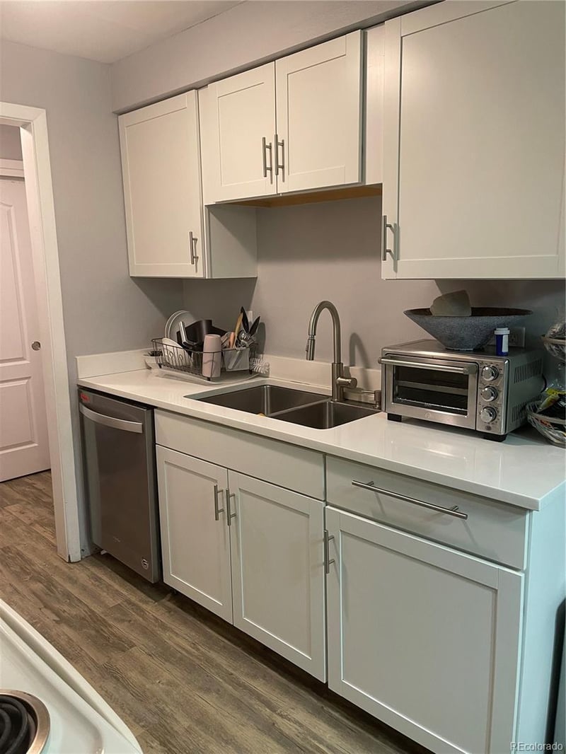 561 E Geneva St N #103, Aurora, CO 80010