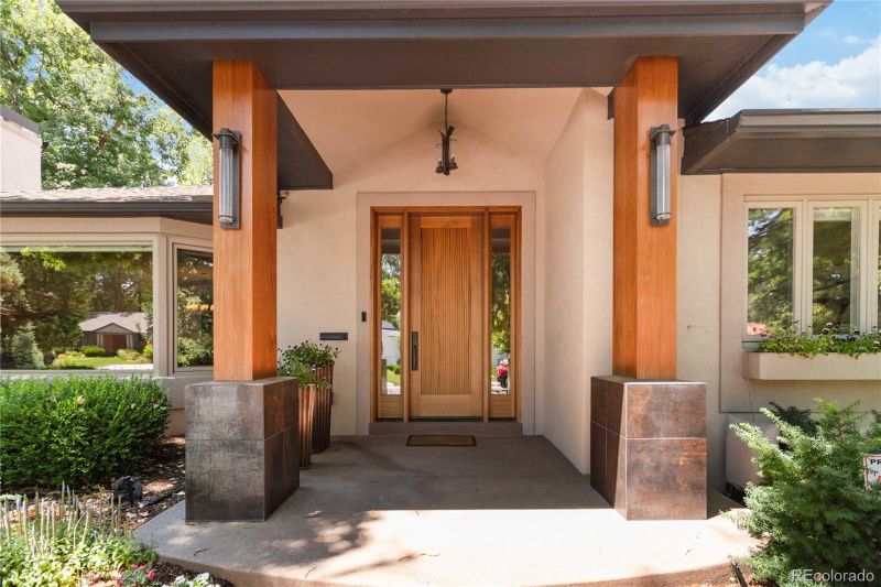 909 S Monroe St, Denver, CO 80209