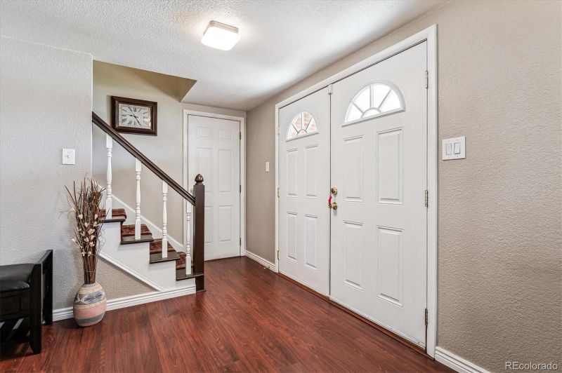 979 S Johnson Way, Lakewood, CO 80226