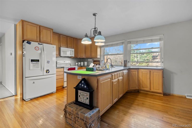 93 S Field St, Lakewood, CO 80226