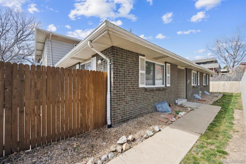 9822 Orangewood Dr, Thornton, CO 80260
