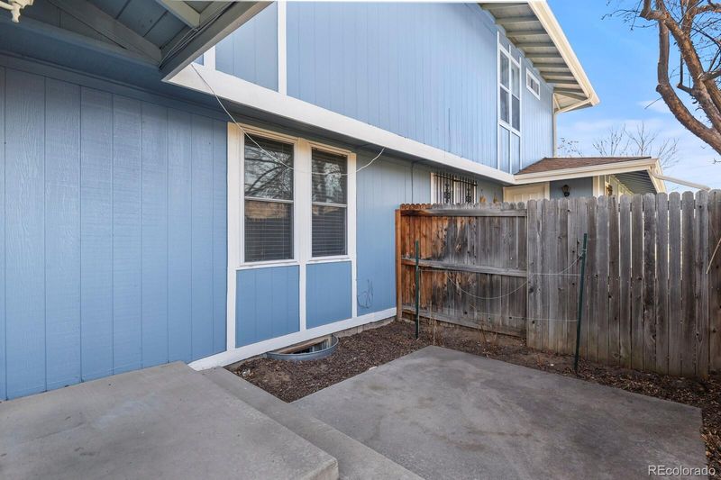 246 S Newark Cir, Aurora, CO 80012