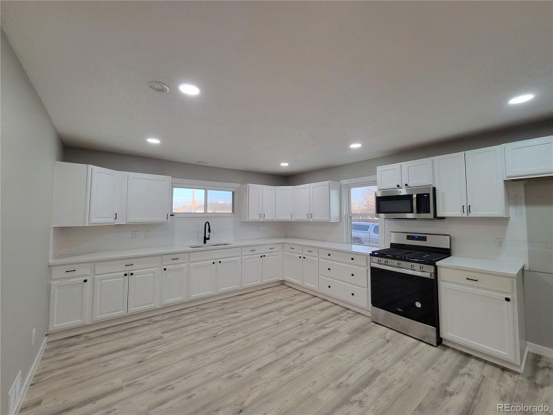 6851 Krameria St, Commerce City, CO 80022