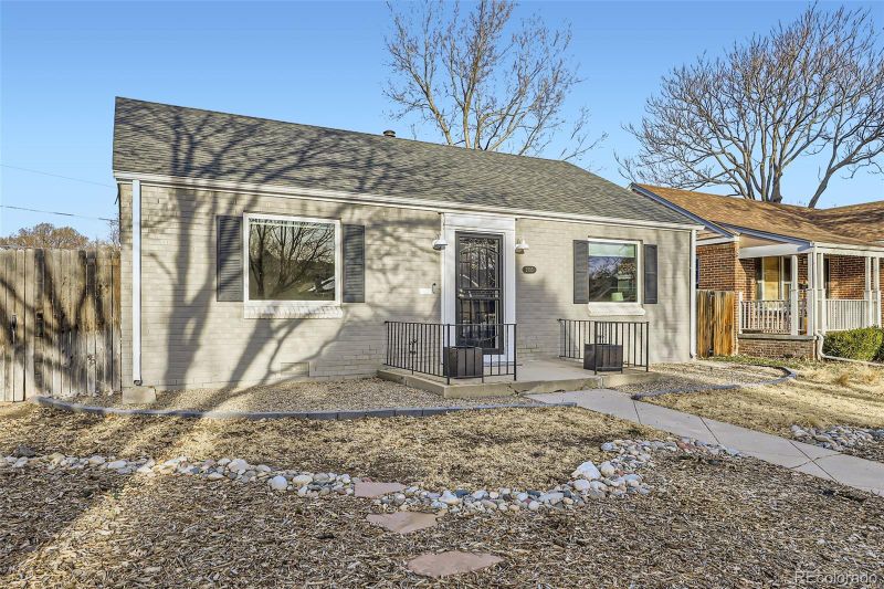 2555 Hudson St, Denver, CO 80207