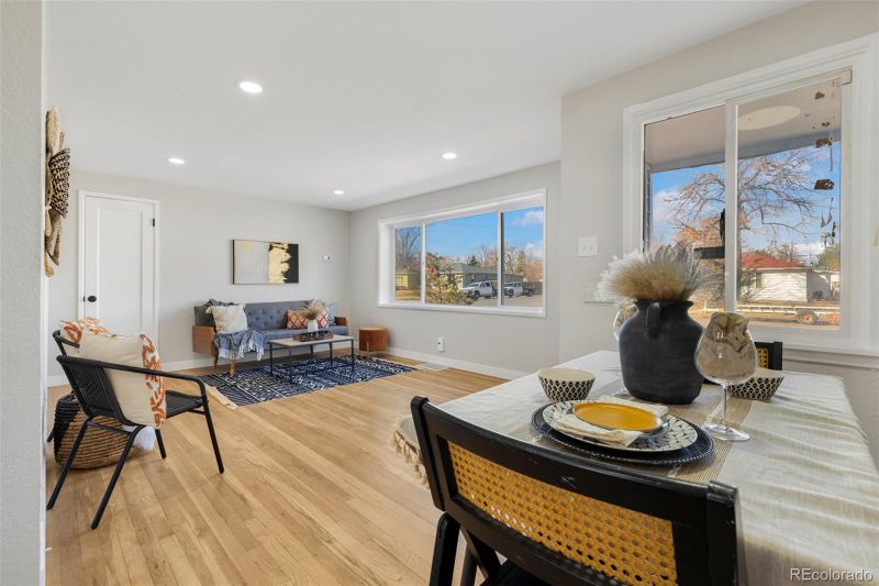 802 Geneva St, Aurora, CO 80010