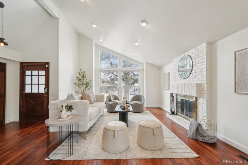 8166 S Syracuse St, Centennial, CO 80112