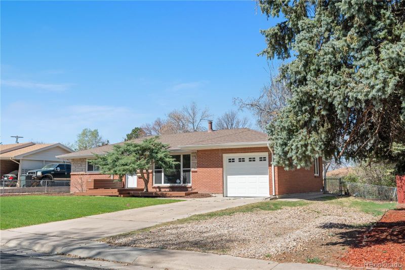 341 Lansing St, Aurora, CO 80010