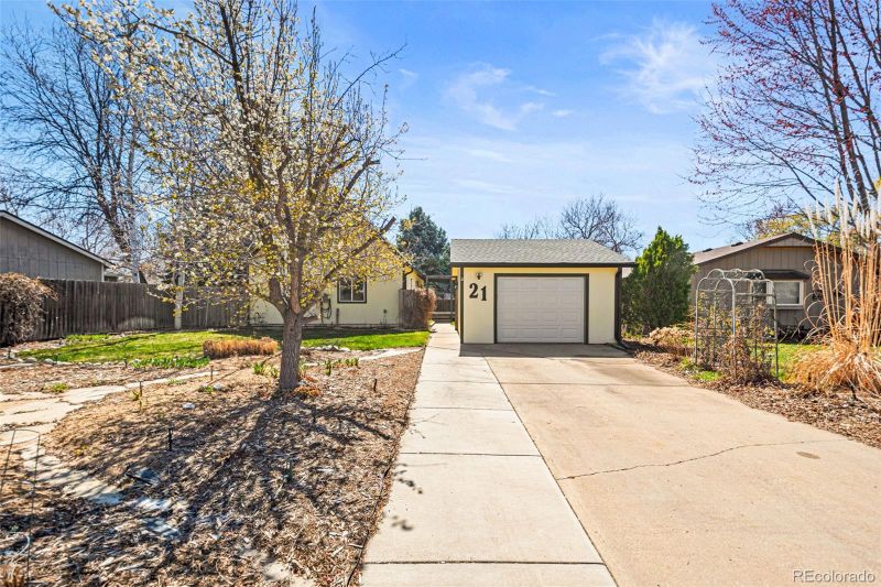 21 Snowmass Pl, Longmont, CO 80504