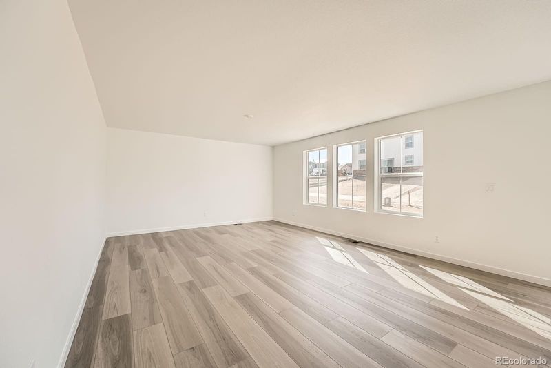22016 E 39th Pl, Aurora, CO 80019