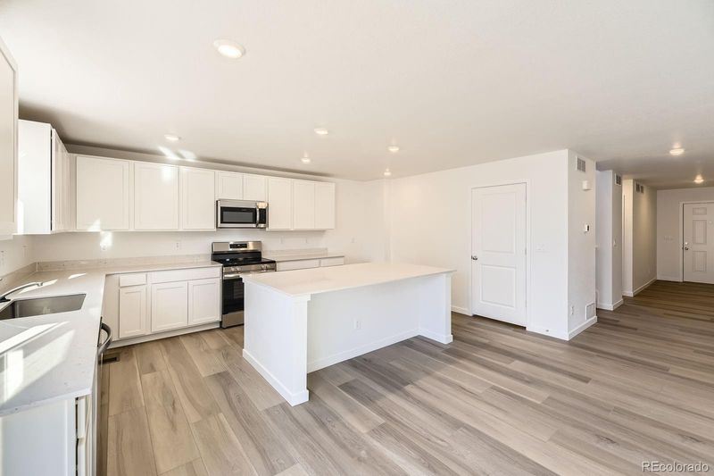 21934 E 39th Ave, Aurora, CO 80019