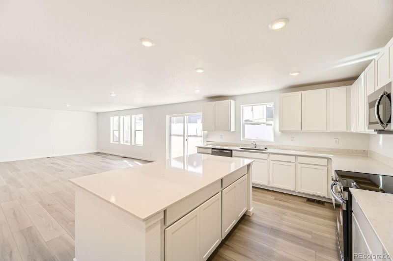 21934 E 39th Ave, Aurora, CO 80019