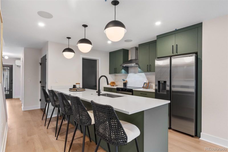 3275 Lawrence St, Denver, CO 80205