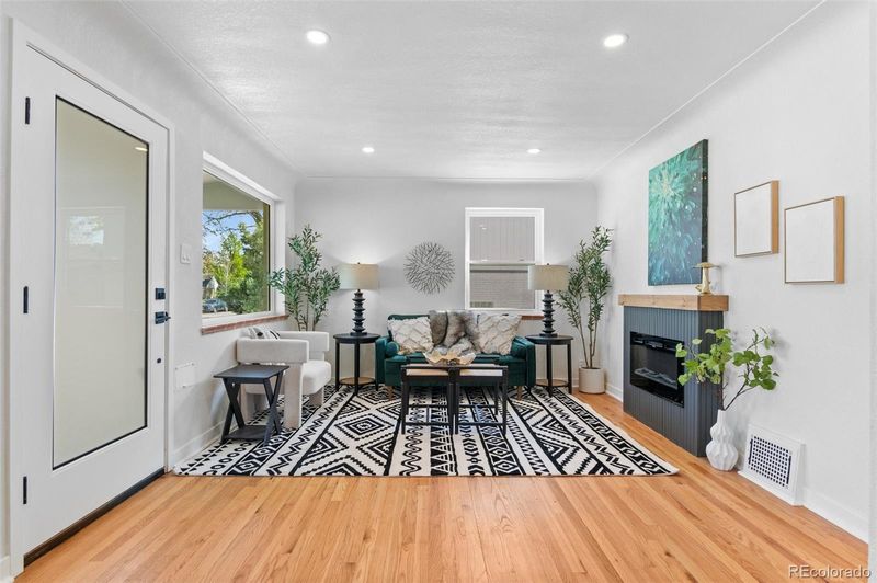 949 Pontiac St, Denver, CO 80220