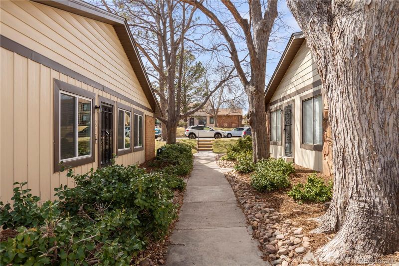 3512 S Kittredge St #A, Aurora, CO 80013