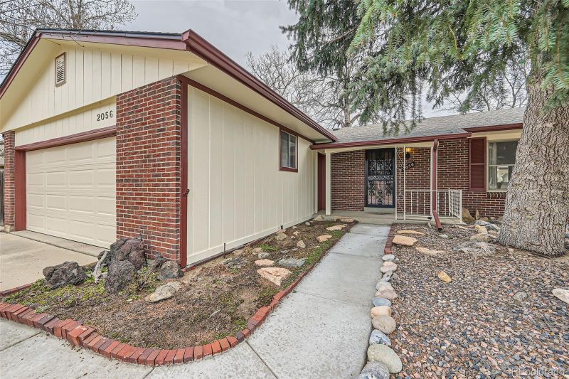 2056 S Newark Way, Aurora, CO 80014
