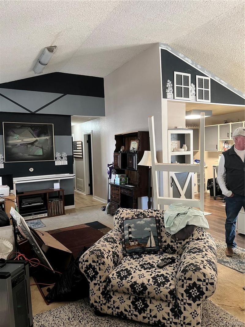 1076 Mobile St, Aurora, CO 80011