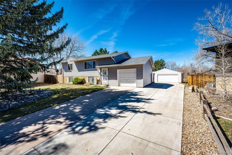 12851 E Carolina Dr, Aurora, CO 80012