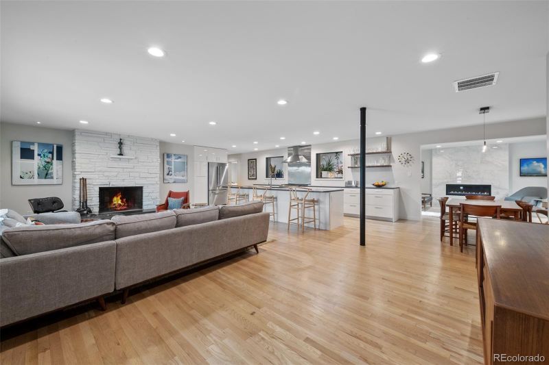2070 Willow Ln, Lakewood, CO 80215