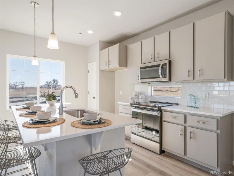 22083 E 38th Pl, Aurora, CO 80019