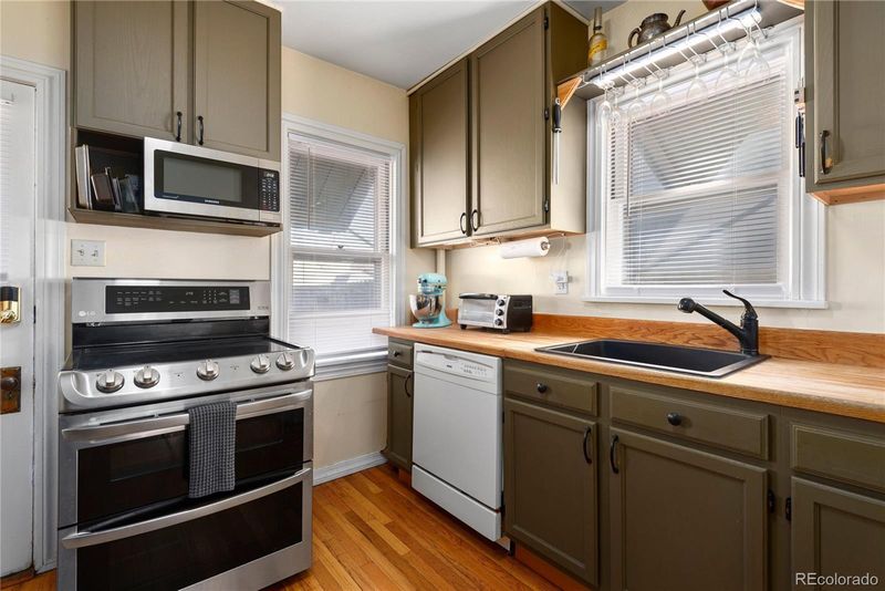 2886 S Acoma St, Englewood, CO 80110