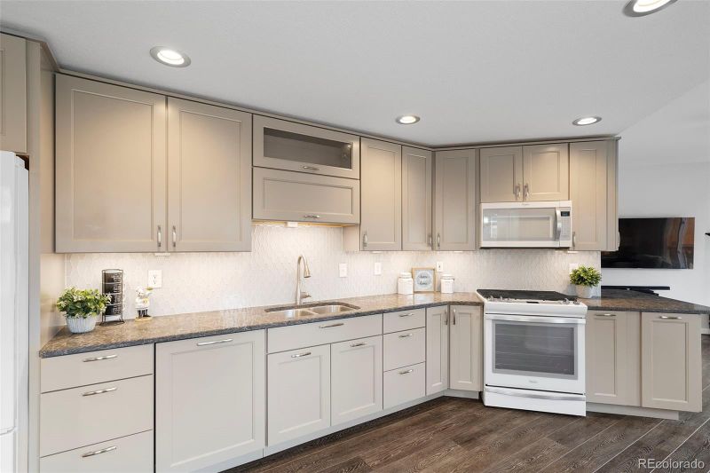 1457 Mcintosh Ave, Broomfield, CO 80020