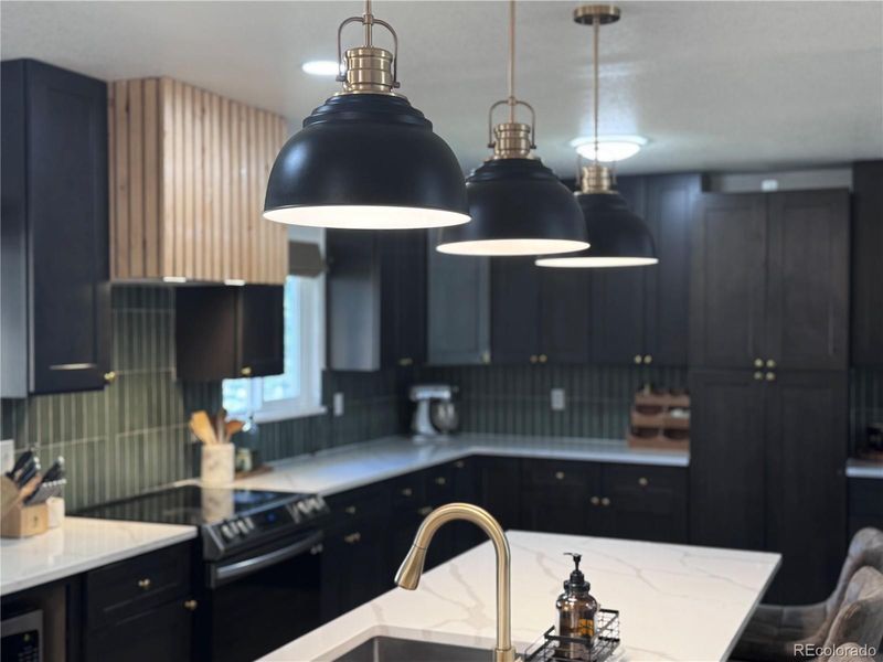 2152 S Devinney St, Lakewood, CO 80228