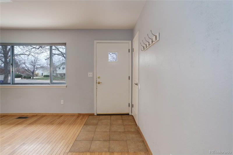 1056 S Macon Way, Aurora, CO 80012
