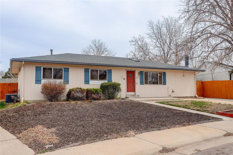 1056 S Macon Way, Aurora, CO 80012