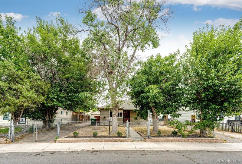 7960 Oneida St, Commerce City, CO 80022