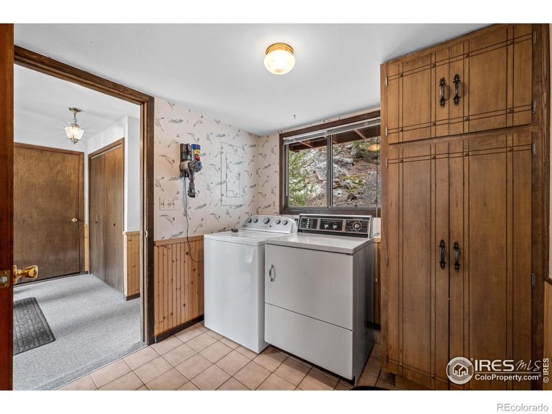 592 Aspen Dr, Lyons, CO 80540